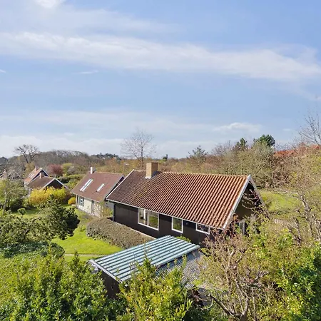 Idyllic Near Cliffs And 度假居 *