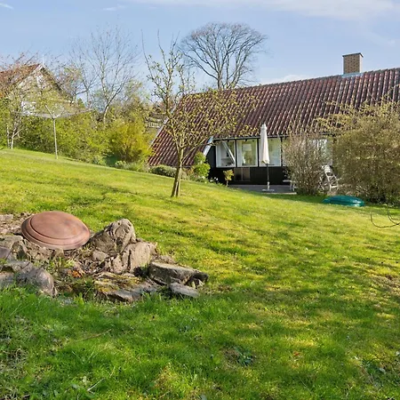 Idyllic Near Cliffs And 度假居 古兹耶姆