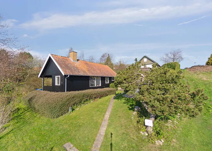 Ferienhaus Idyllic Near Cliffs And